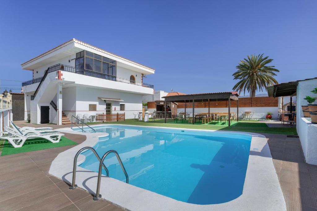 a villa with a swimming pool and a house at Villa Jomeca in Salobre