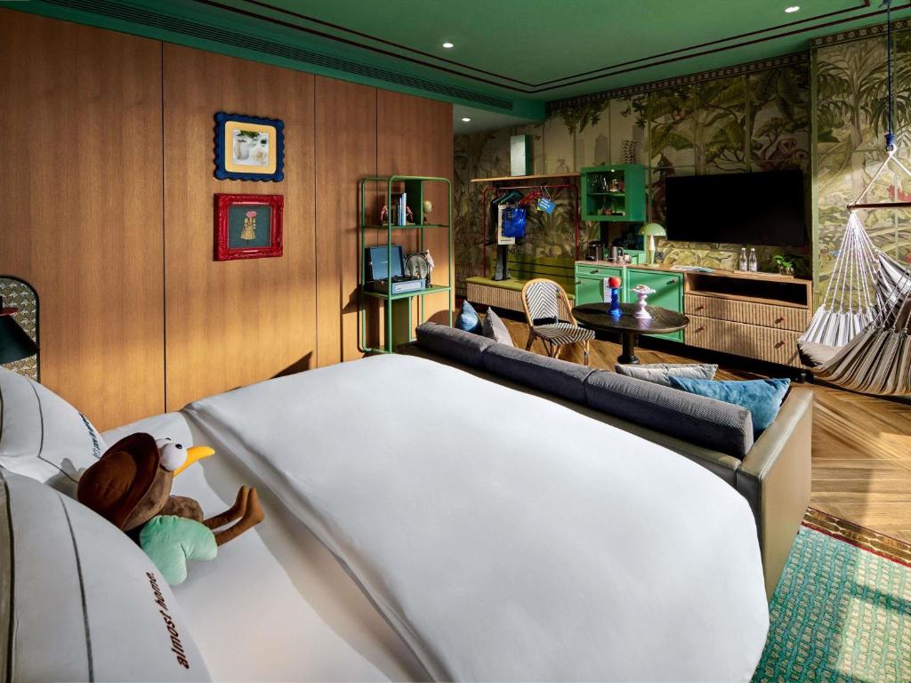 25hours Hotel Jakarta The Oddbird - Grote Tuinkamer Met Kingsize Bed
