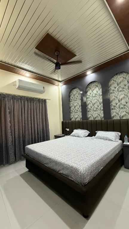 a bedroom with a bed and a ceiling at Samarpan in Gorakhpur