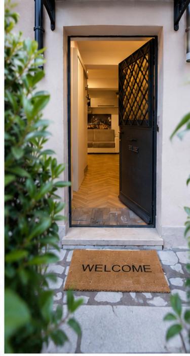 a welcome mat in front of a door with a welcome sign at Elite in Monte Compatri
