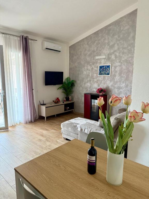 a living room with a vase of flowers on a table at Il Frutteto Barbarossa in Porto Azzurro