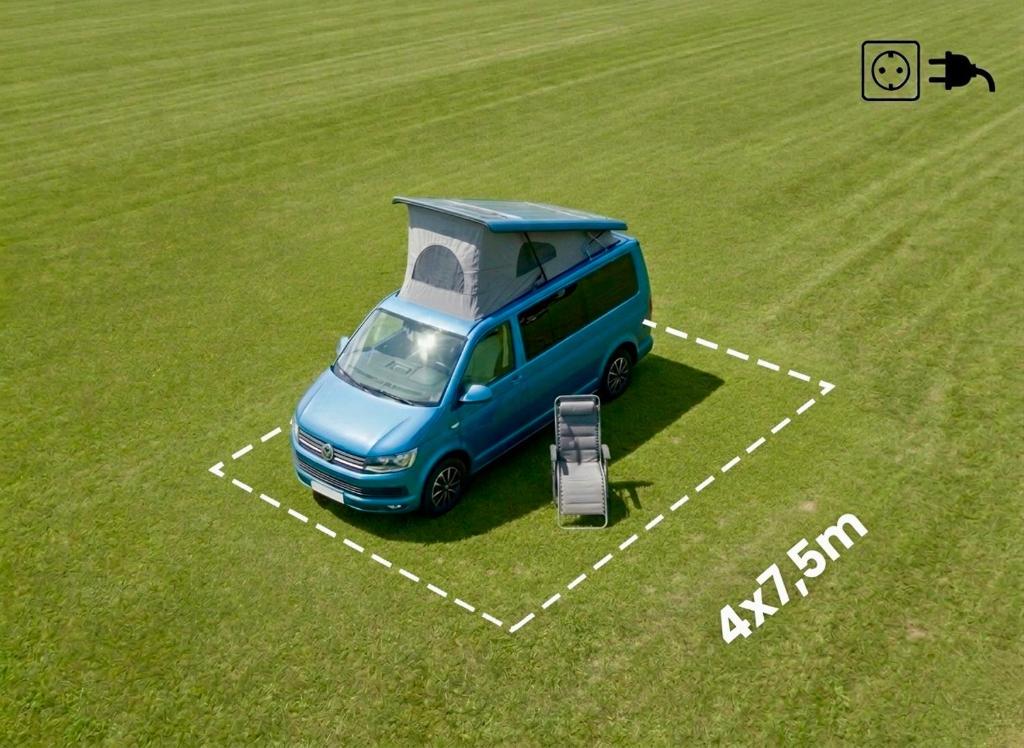 a blue van with a roof parked in a field at Schitterhof CAMPING WEISS in Spielberg