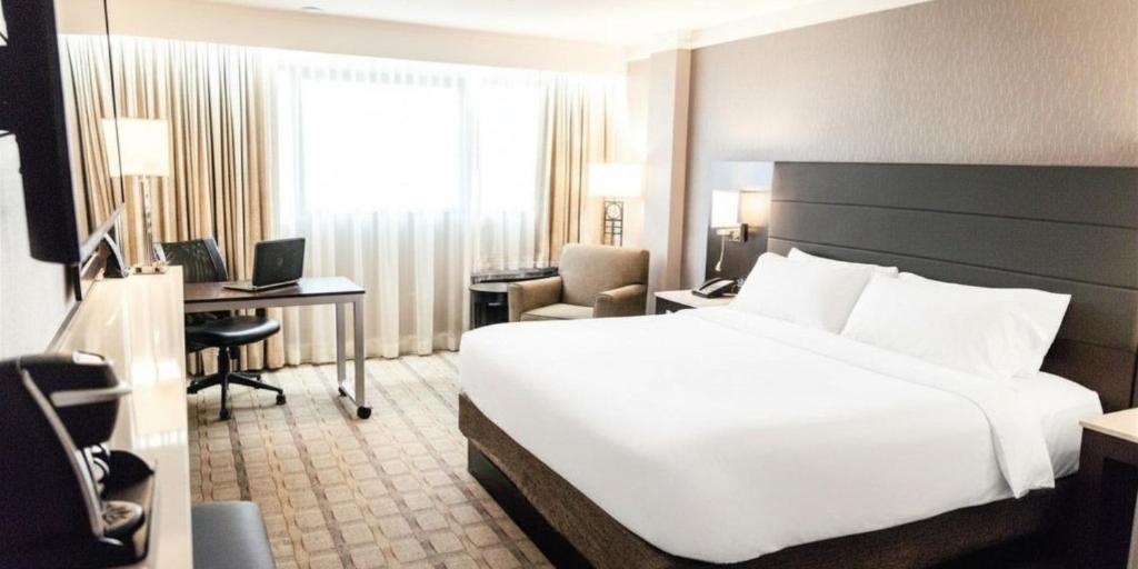 Crowne Plaza Knoxville Downtown University, an IHG Hotel - 