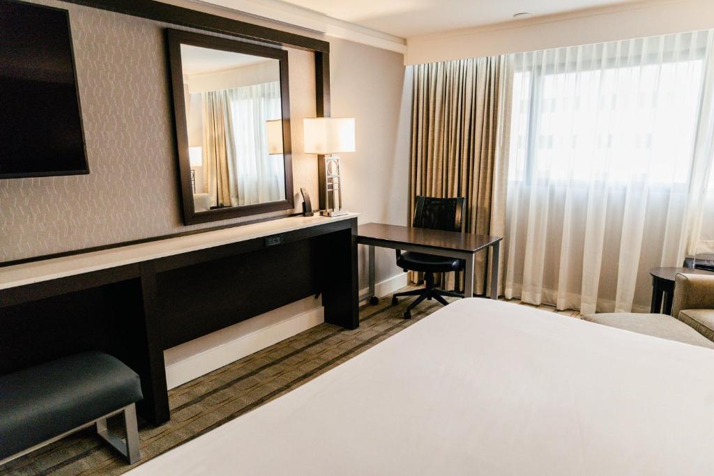 Crowne Plaza Knoxville Downtown University by IHG photo