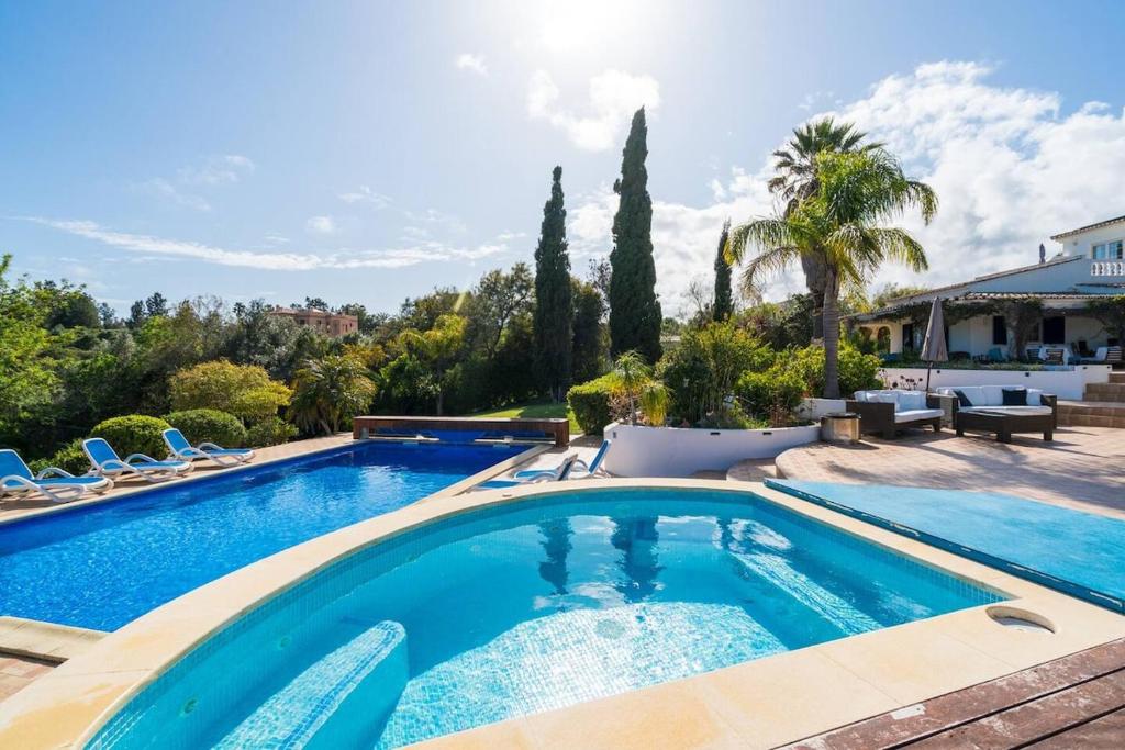 Quinta do Verao 6BR Villa Sea Views Salt Pool & 12 Person Jacuzzi Lagos
