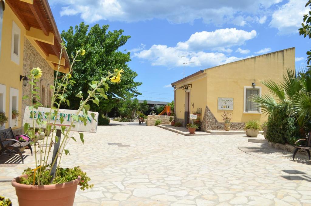 A garden outside Il Giardino Del Sole