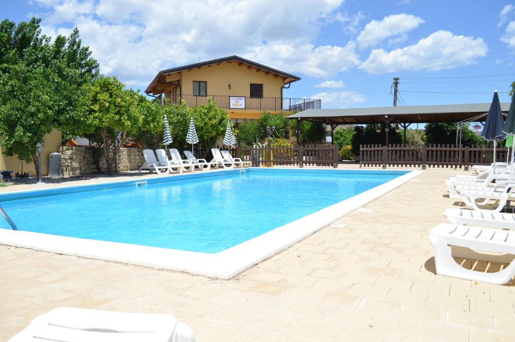 The swimming pool at or close to Il Giardino Del Sole