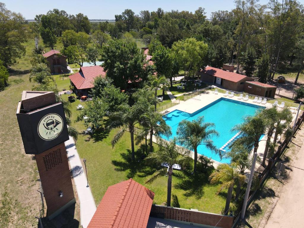 an aerial view of a resort with a pool and a clock at Complejo Foecyt Santa Fe in Colastiné