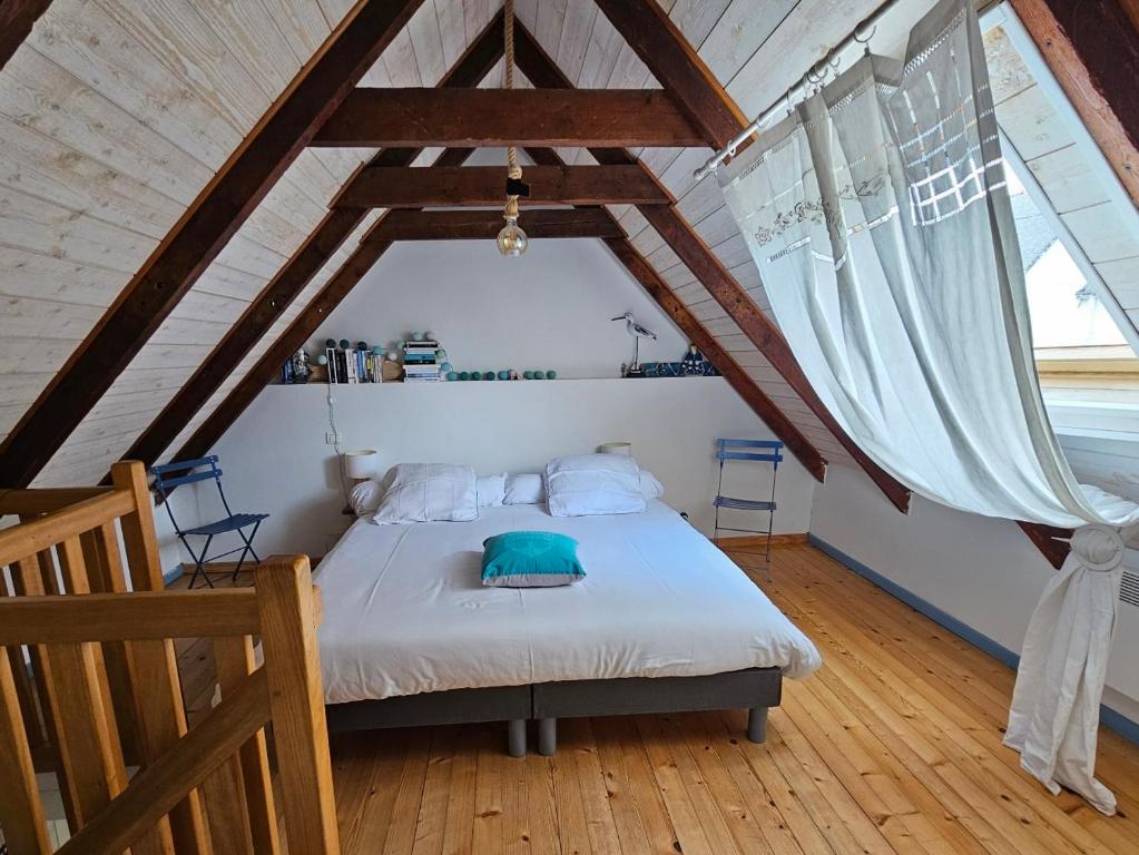 a bedroom with a white bed in a attic at penty vero in Plobannalec-Lesconil