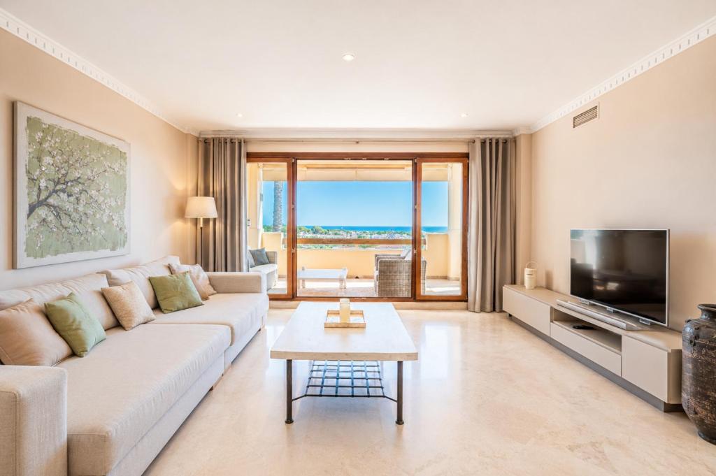 Sea view apartment El Paraiso Estepona