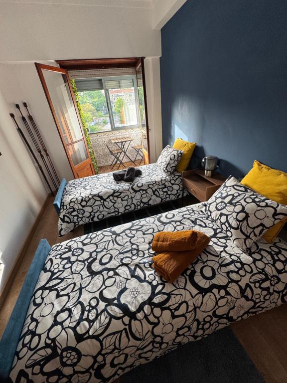 a bedroom with two beds and a window at Margem Rio Residence in Sacavém