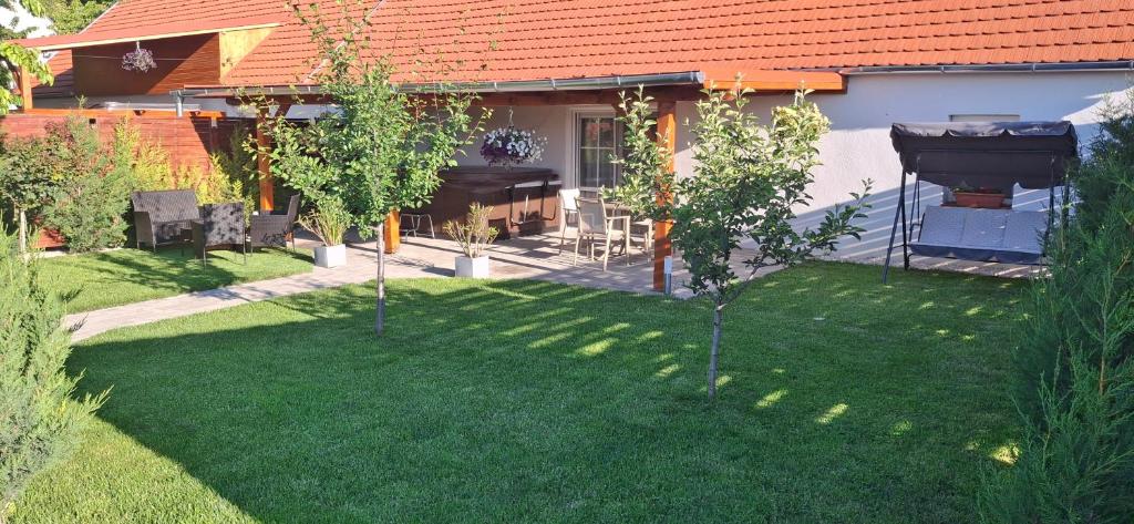 two trees in the yard of a house at Alpakavendégház in Balatoncsicsó