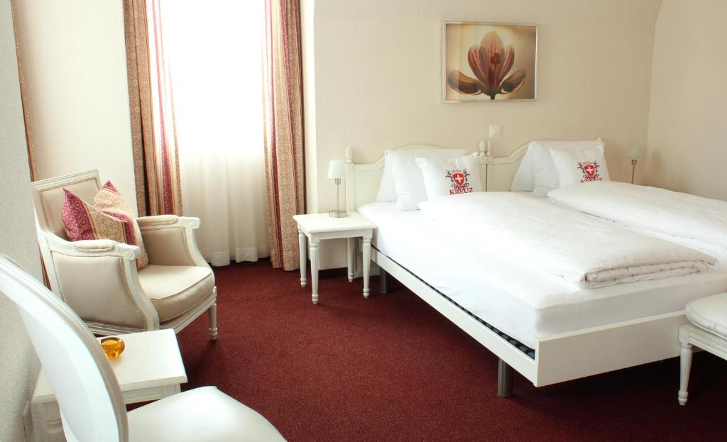 Postel nebo postele na pokoji v ubytování Hotel Weisses Kreuz