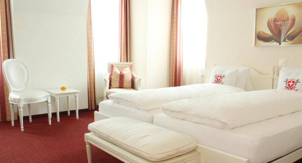 Postel nebo postele na pokoji v ubytování Hotel Weisses Kreuz