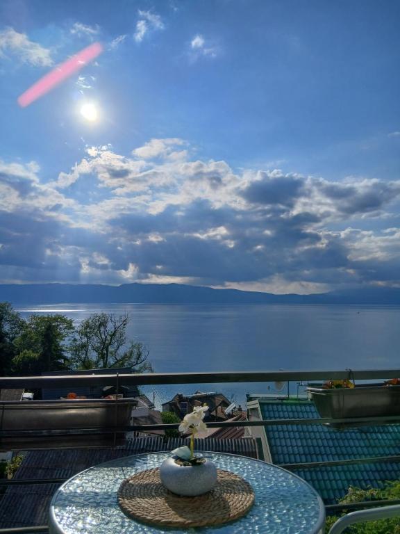a view of the ocean from a balcony with a table at Lake Breeze Aparments - Trpejca in Trpejca