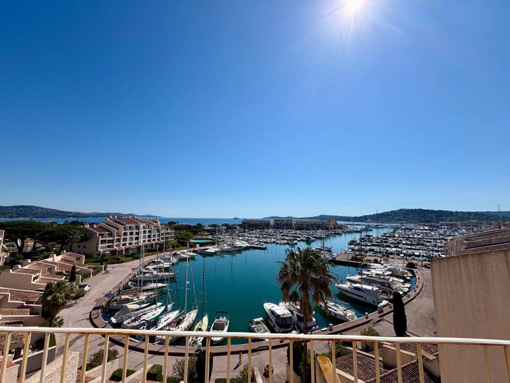 a view of a marina with boats in the water at Loft Marina in Cogolin