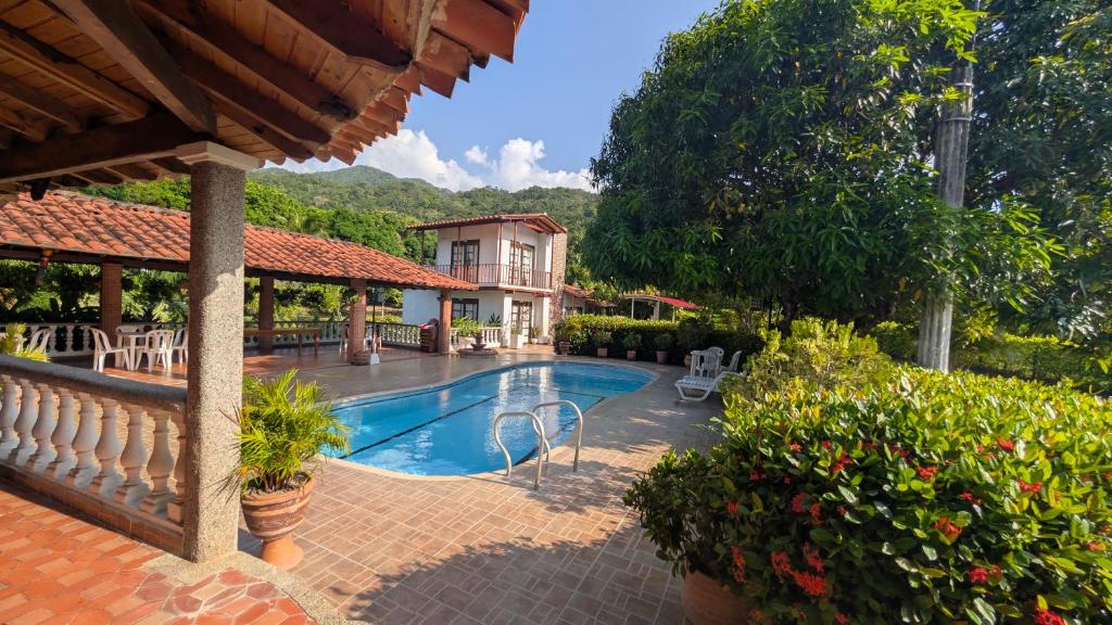 an image of a house with a swimming pool at Villa Jardín Con piscina y jacuzzi in Bonda