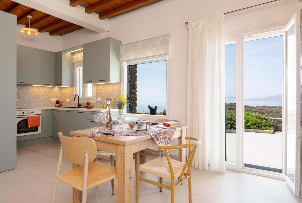 a kitchen and dining room with a table and chairs at Paradissi Marmara in Cherronisos