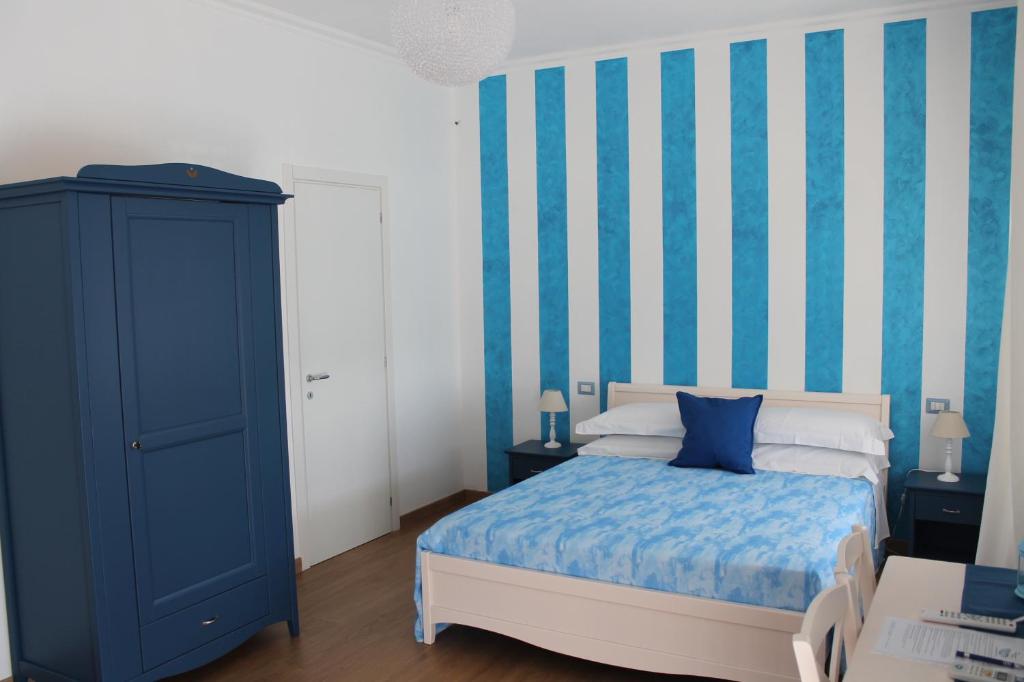 Postel nebo postele na pokoji v ubytování B&B Una Rotonda sul mare