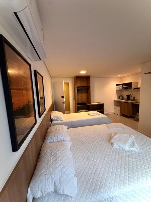 two beds in a room with two beds sidx sidx sidx at Premium Office-My Stay 09 in Brasília