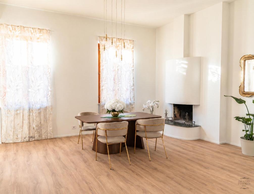 a dining room with a table and chairs at Orefici's Home in Ancona