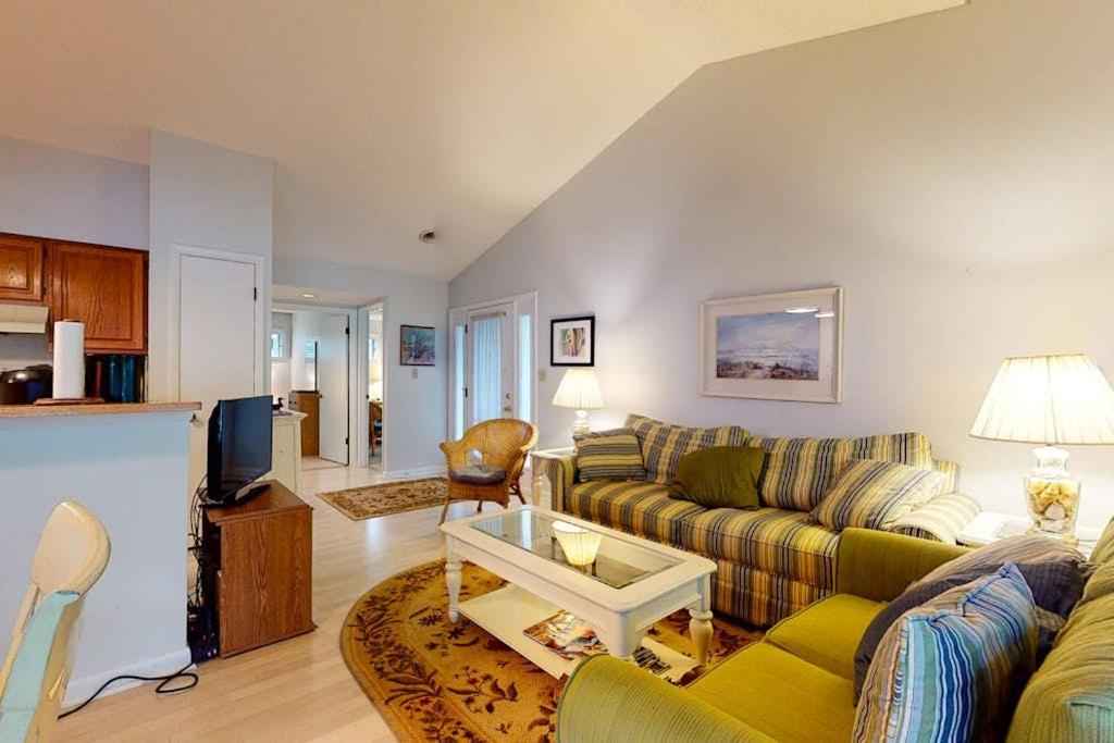 a living room with a couch and a tv at Sea Colony - 9603 Timberlake in Bethany Beach