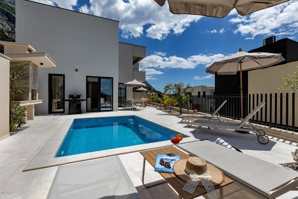 Azure Del Mar -with heated Pool-