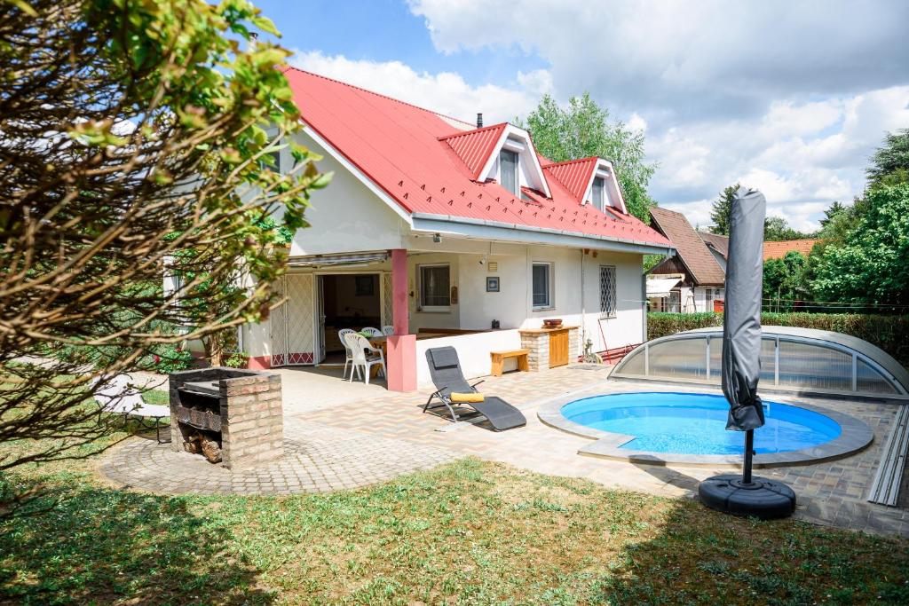 a house with a swimming pool and a red roof at Magyar Tenger Pihenőház, for 2-8 person, 105 m2, garden, pool, free parking, 5 min from the Lake, Balatonakarattya in Balatonakarattya