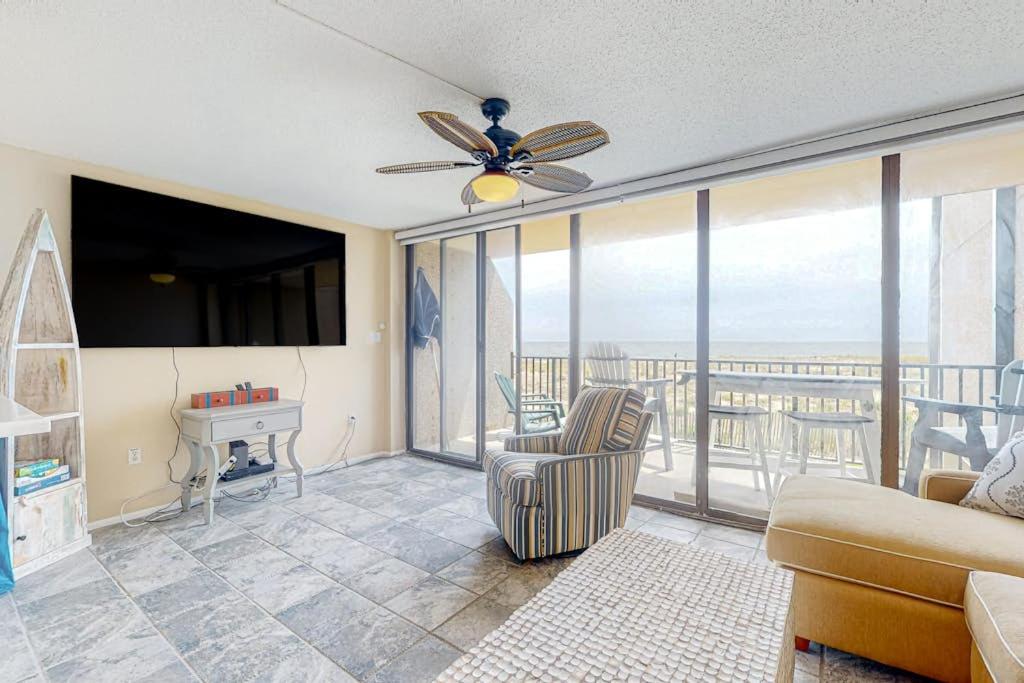 a living room with a couch and a ceiling fan at Sea Colony --- 1BB Brandywine Garden in Bethany Beach