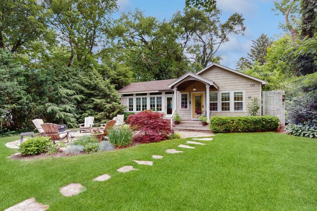 a house with a yard with green grass at Happy Thoughts Cottage in New Buffalo