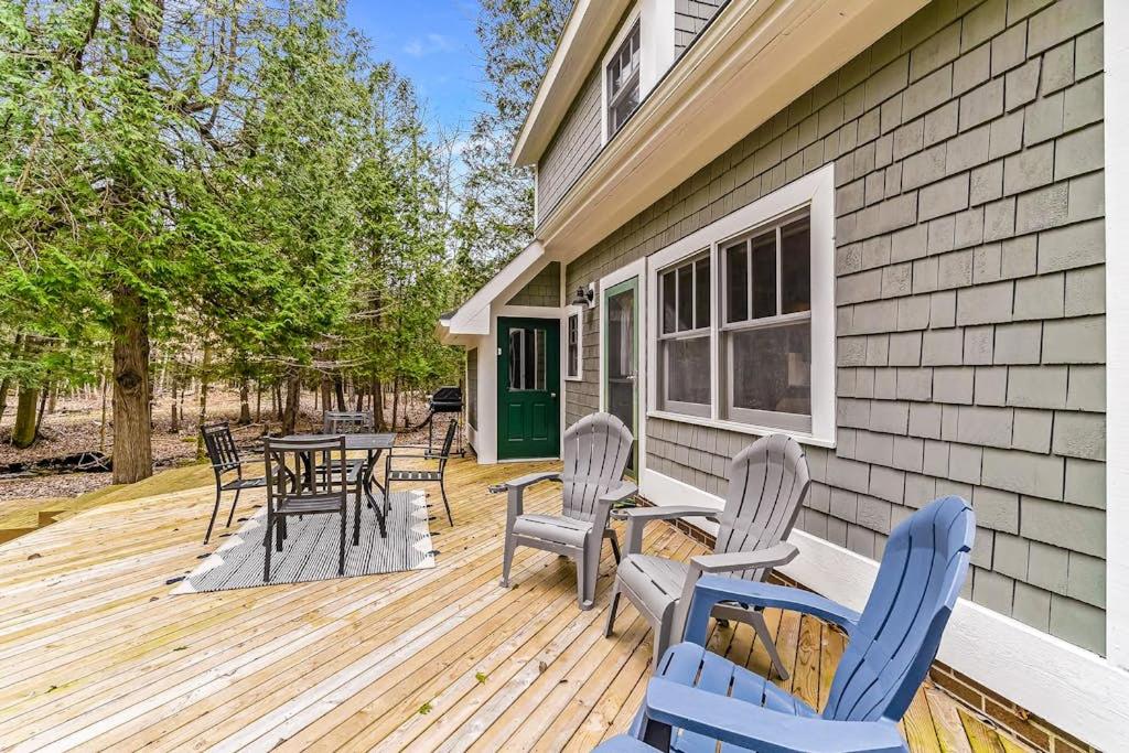 a wooden deck with chairs and a table on a house at Cedar Nook in Arcadia
