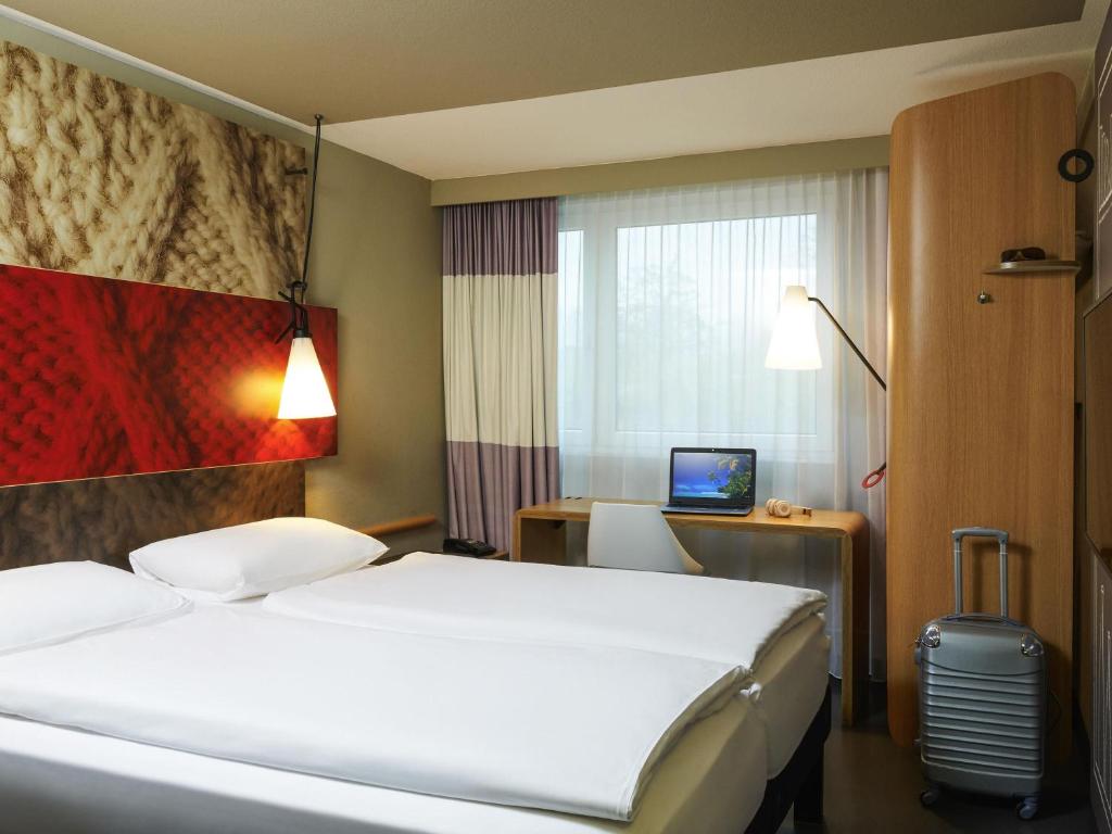 ibis Zürich City West photo