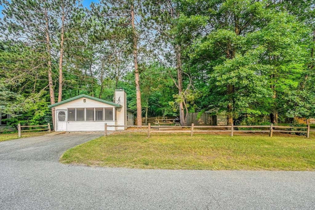 a small house in the middle of a yard at Goshorn Lake's Endless Summer in Saugatuck