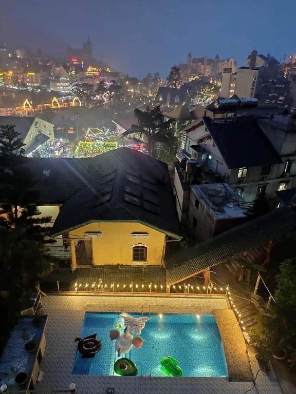 a swimming pool with a view of a city at night at Nhà của Vân in Tam Ðảo