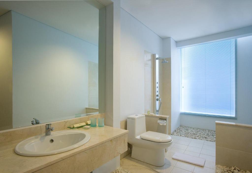 Koupelna v ubytování Hotel Santika Bangka