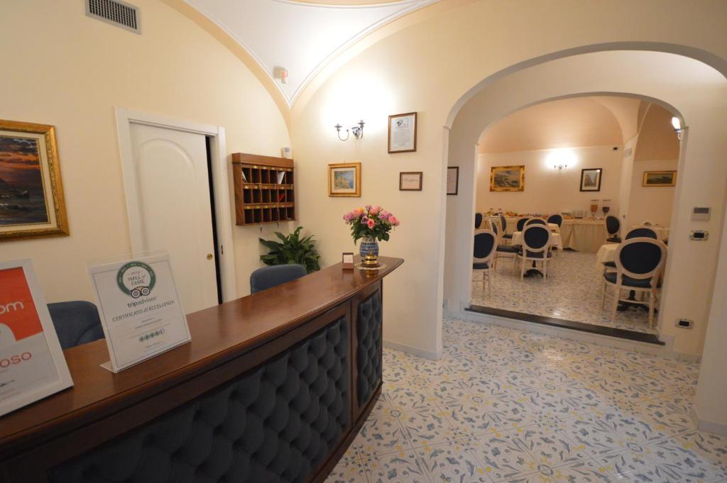 A seating area at Albergo L'Antico Convitto