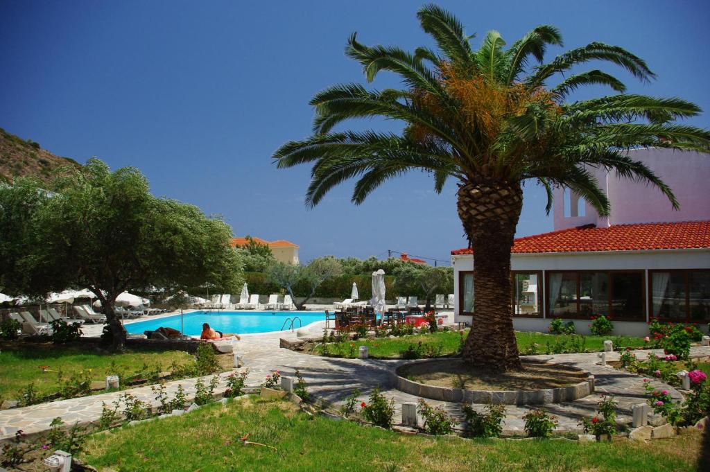Bazén v ubytování Astron Hotel nebo v jeho okolí