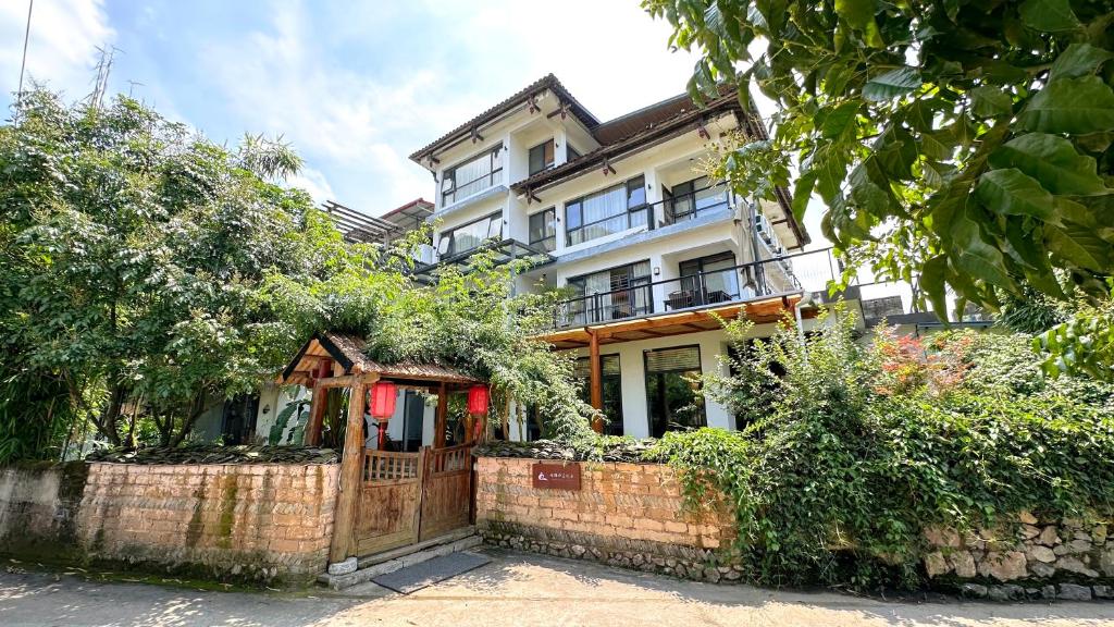 a house with a wooden gate in front of it at Yangshuo Shui Mo Ju courtyard-Yangshuo Raiway St'ation free pick up for two nights in Yangshuo