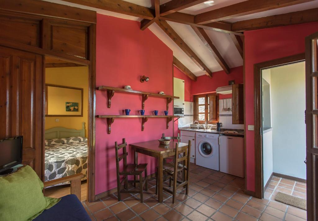 A kitchen or kitchenette at Apartamentos Rurales Playa del Canal