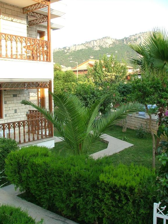Nespecifikovaný výhled na hory nebo výhled na hory při pohledu z hotelu