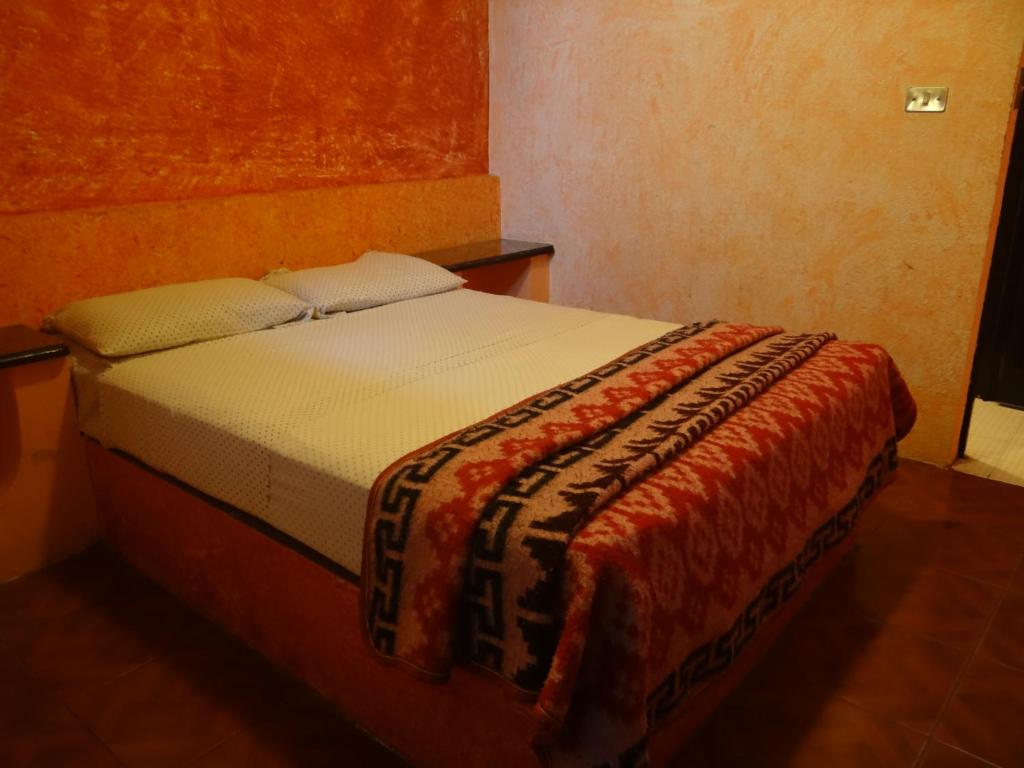 a bedroom with a bed in a room at Hotel Rio in Xalapa
