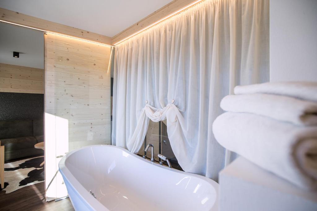 Postel nebo postele na pokoji v ubytování Hotel Al Cervo