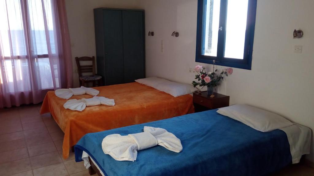 Postel nebo postele na pokoji v ubytování Taverna Akrogiali