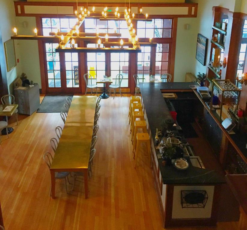 Kuchyň nebo kuchyňský kout v ubytování Hood River Hotel