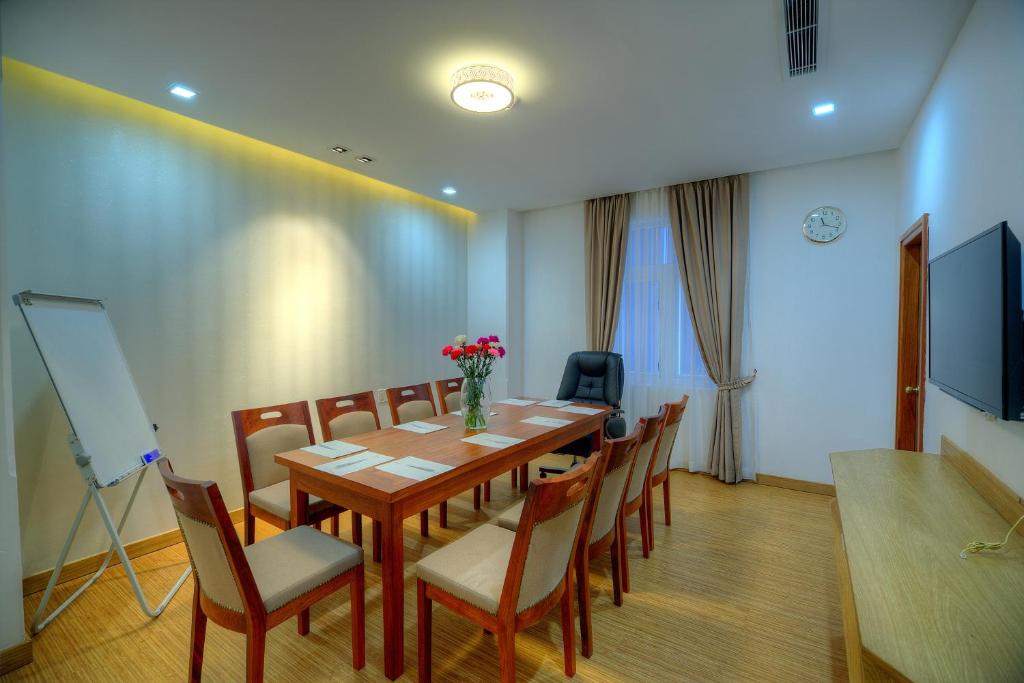 TV a/nebo společenská místnost v ubytování Orussey One Hotel & Apartment