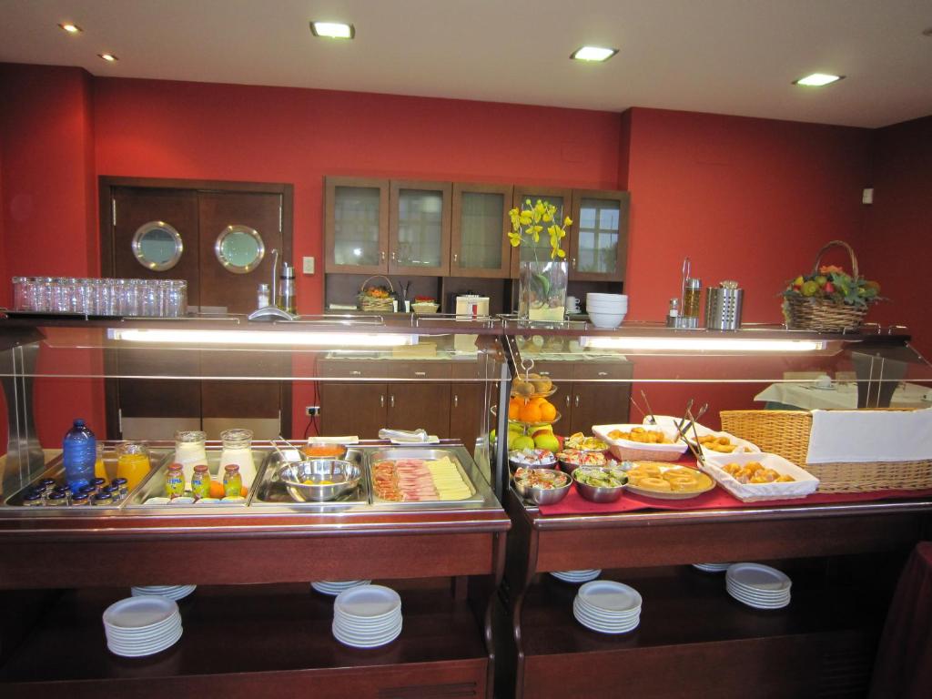 Comida en o cerca de este hotel