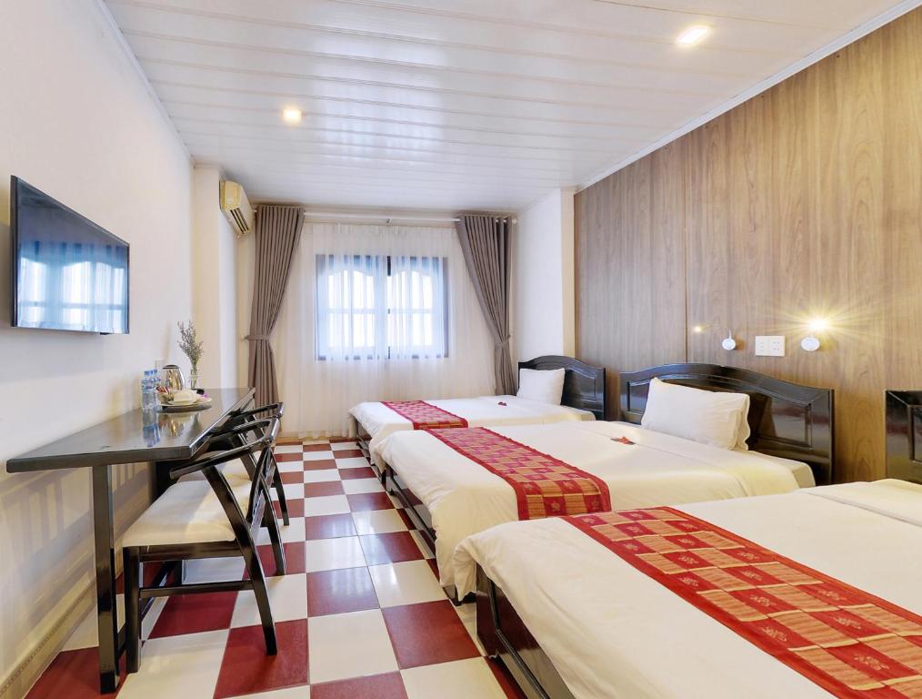 Postel nebo postele na pokoji v ubytování Hai Yen Hotel
