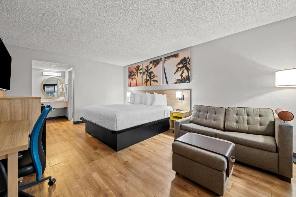 Days Inn by Wyndham Buena Park - 