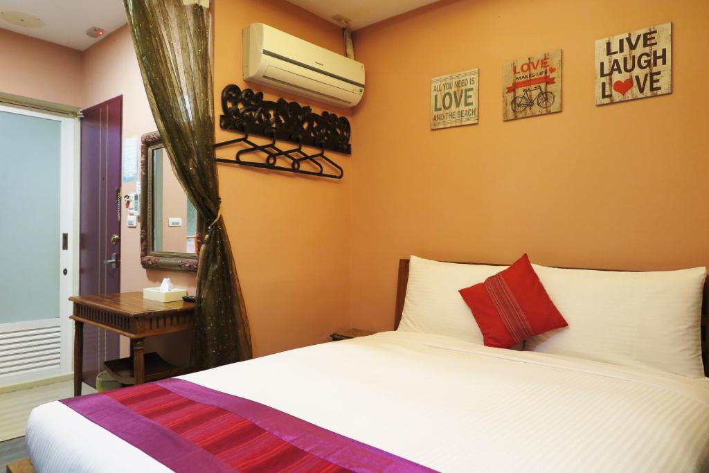 Postel nebo postele na pokoji v ubytování Kenting Sin Sin Hotel