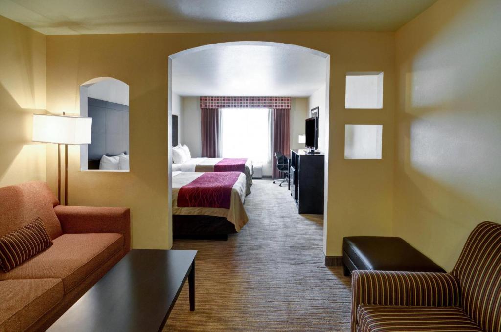 Comfort Inn & Suites - 